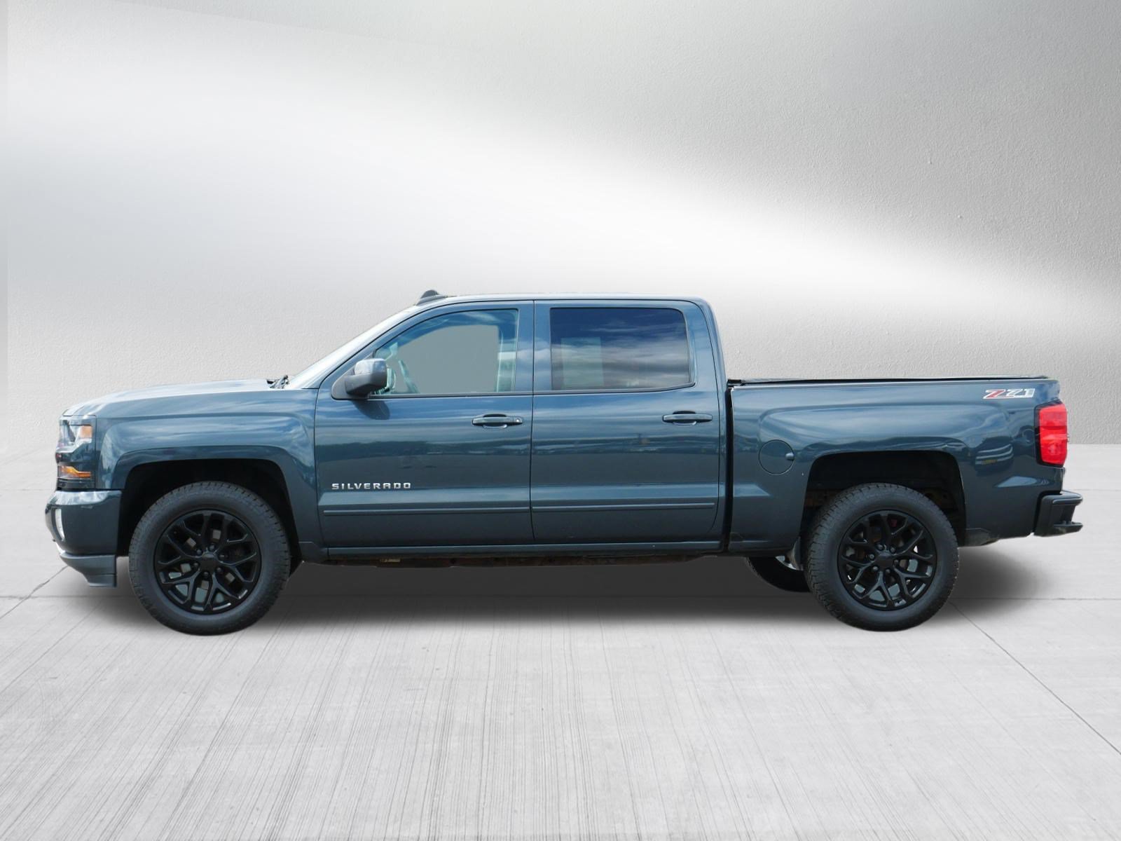 Used 2017 Chevrolet Silverado 1500 LT w/ All Star Edition AWD/4WD image 4