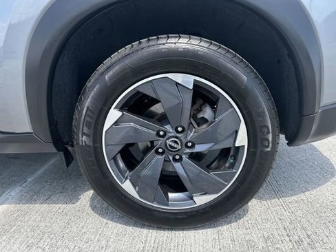 Used 2024 Nissan Rogue SV image 11