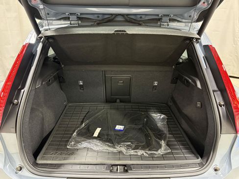 Used 2020 Volvo XC40 T5 Momentum AWD/4WD image 19