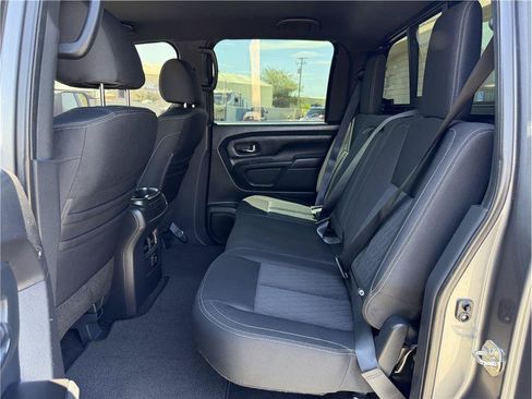 Used 2018 Nissan Titan SV w/ SV Convenience Package AWD/4WD image 8