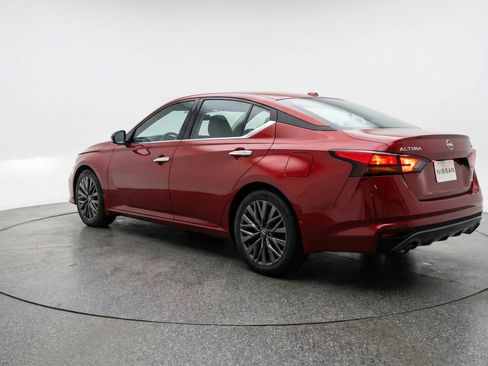 Used 2025 Nissan Altima 2.5 SV image 6