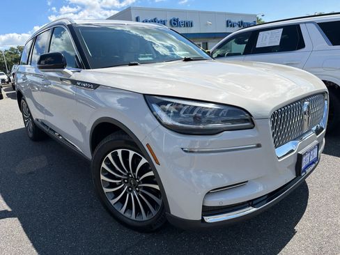 Used 2022 Lincoln Aviator AWD w/ Premium Package image 2