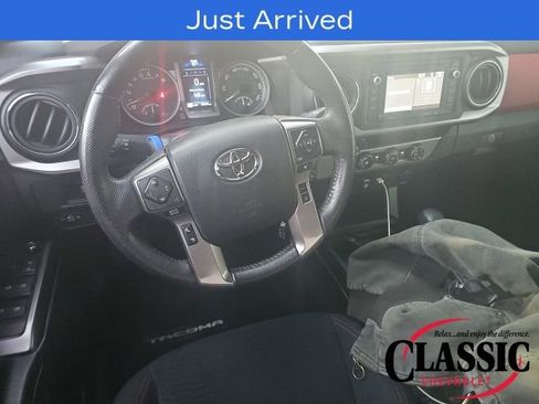 Used 2018 Toyota Tacoma SR5 image 19