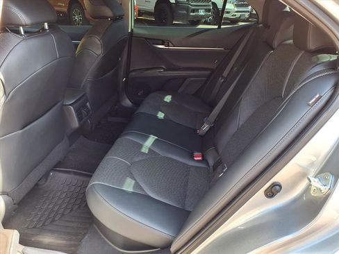 Used 2022 Toyota Camry XLE image 11