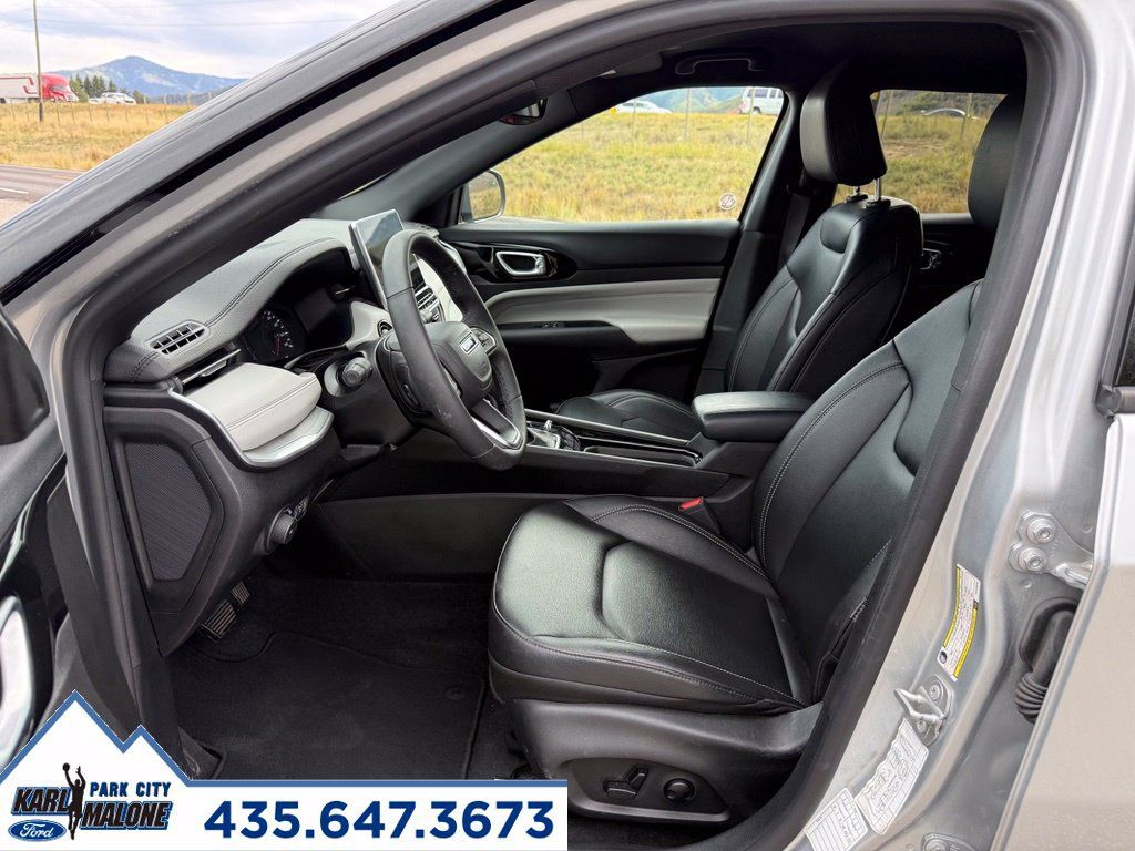 Used 2025 Jeep Compass Limited AWD/4WD image 13
