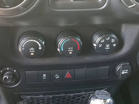 Used 2018 Jeep Wrangler Unlimited Sport S AWD/4WD image 16