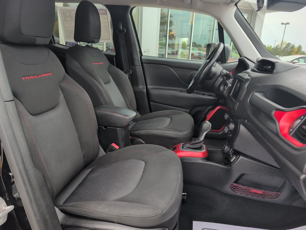 Used 2019 Jeep Renegade Trailhawk w/ Cold Weather Group II AWD/4WD image 21