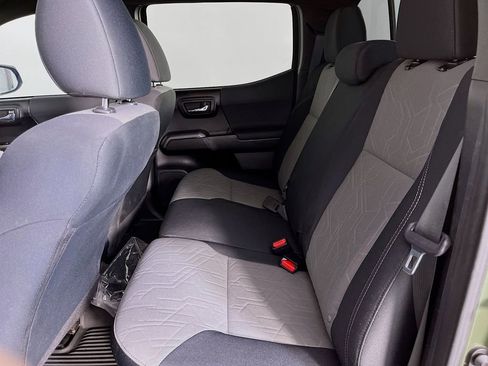 Used 2022 Toyota Tacoma TRD Off-Road image 28