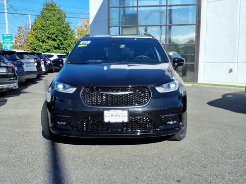 Used 2022 Chrysler Pacifica Limited w/ S Appearance Package image 2