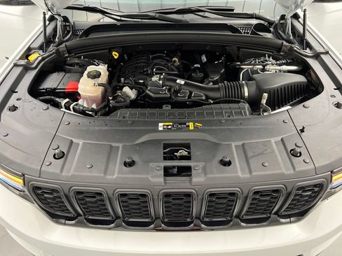 Used 2025 Jeep Grand Cherokee Altitude AWD/4WD image 74