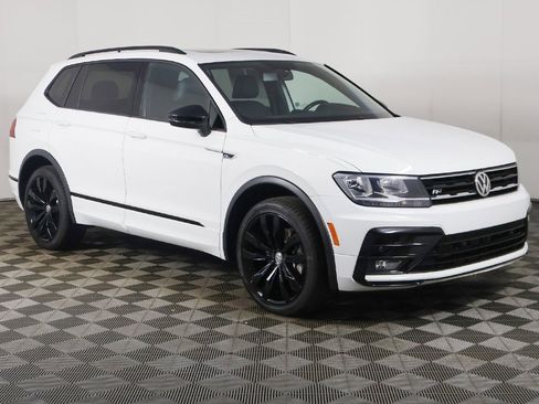 Used 2021 Volkswagen Tiguan SE R-Line image 44