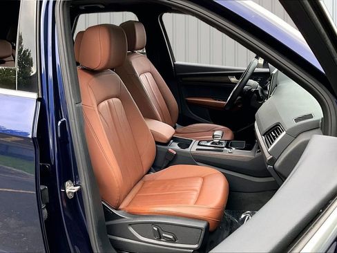 Used 2023 Audi Q5 2.0T Premium w/ Convenience Package AWD/4WD image 29