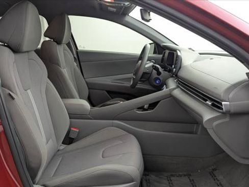 Used 2025 Hyundai Elantra SE FWD image 22