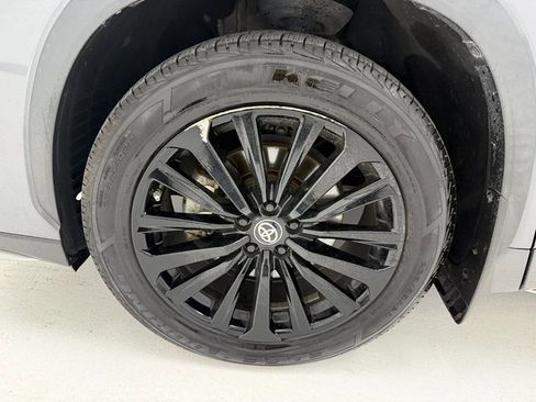 Used 2023 Toyota Highlander XSE image 7