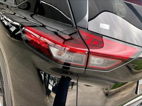 Certified 2024 Nissan Rogue SV FWD image 28