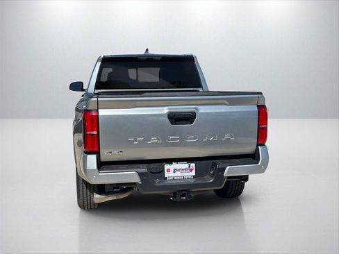 Certified 2025 Toyota Tacoma SR5 w/ SR5 Upgrade Package AWD/4WD image 6