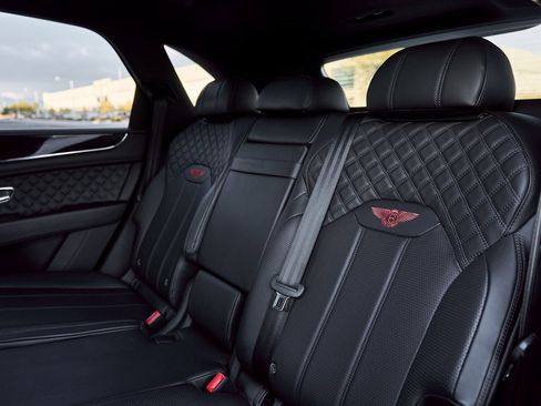 Used 2022 Bentley Bentayga image 41