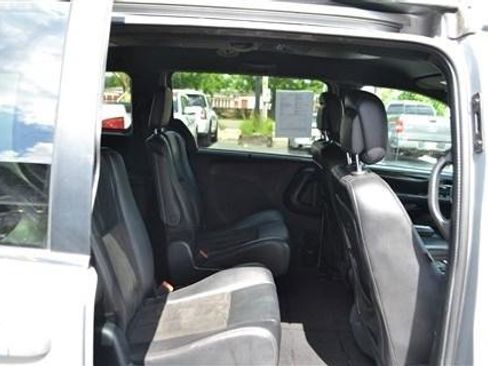 Used 2019 Dodge Grand Caravan SXT FWD image 22