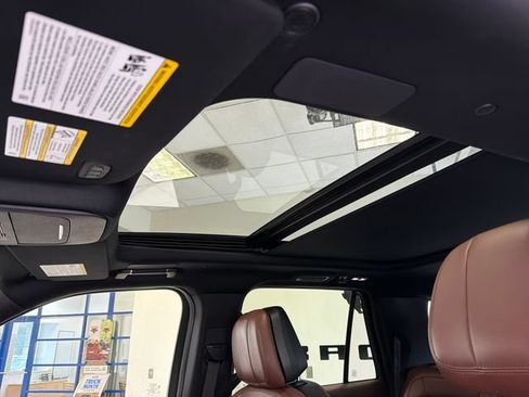 Used 2025 Lincoln Navigator Reserve AWD/4WD image 23