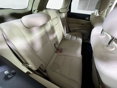 Used 2022 Jeep Grand Cherokee Laredo E image 25