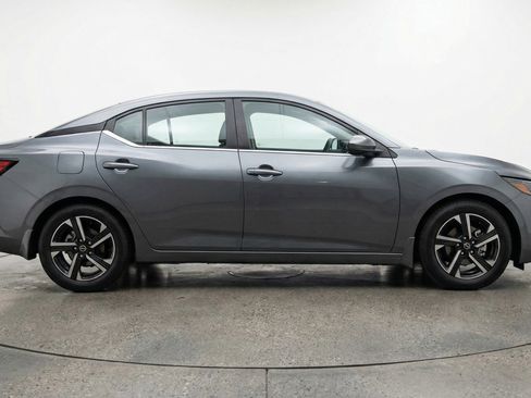 Used 2025 Nissan Sentra SV FWD image 11