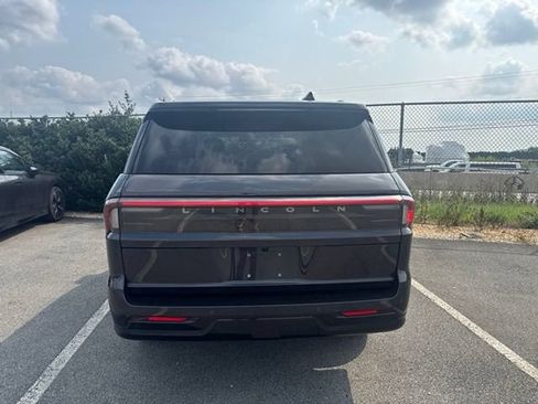 Used 2025 Lincoln Navigator Reserve AWD/4WD image 5