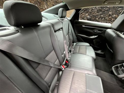 Used 2017 Chevrolet Impala LT w/ Convenience Package image 25