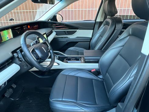 Used 2024 Lincoln Nautilus Premier image 26