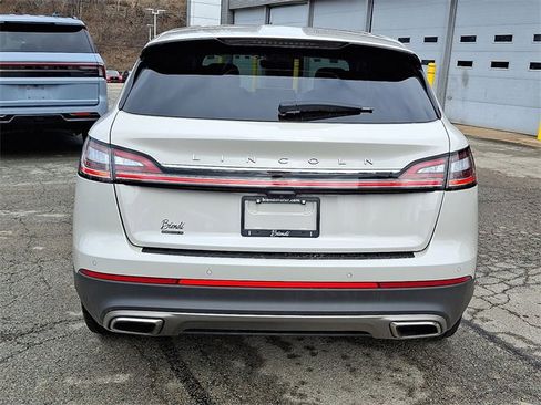 Used 2023 Lincoln Nautilus Reserve w/ Equipment Group 202A image 5