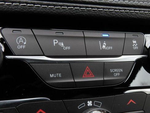 New 2026 Chrysler Pacifica Select w/ S Appearance Package AWD/4WD image 11