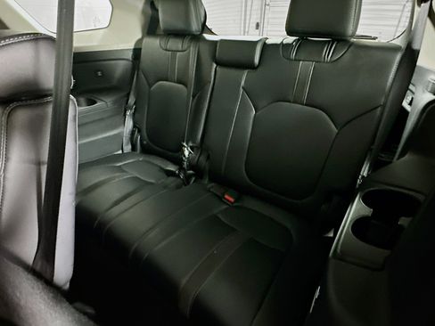 Used 2025 Honda Pilot EX-L image 28