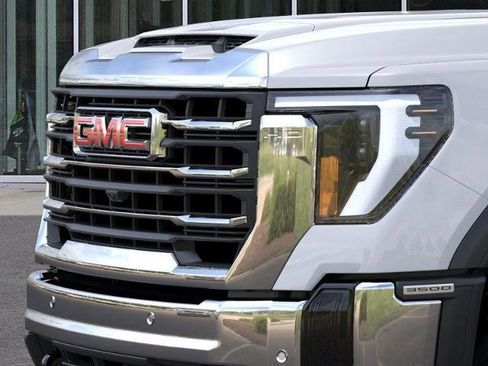 New 2026 GMC Sierra 3500 SLT w/ SLT Premium Package image 13