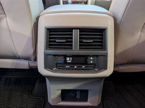 Used 2018 Volkswagen Atlas SE image 16