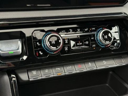 New 2026 GMC Sierra 2500 AT4 w/ AT4 Premium Plus Package AWD/4WD image 22