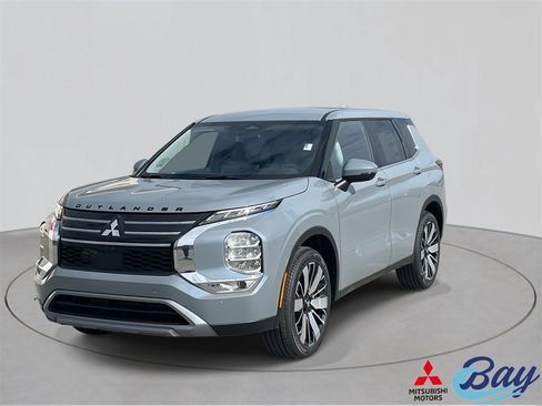 New 2026 Mitsubishi Outlander SE image 1