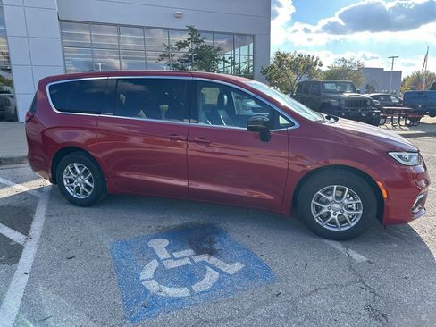 New 2026 Chrysler Pacifica Select image 38