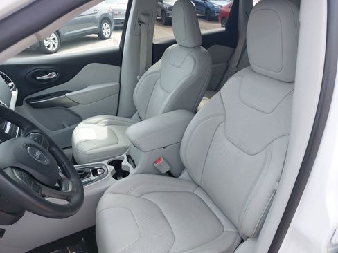 Used 2019 Jeep Cherokee Limited w/ Trailer Tow Group image 16