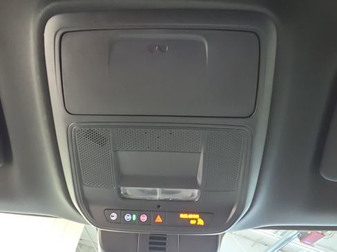 Used 2025 GMC Acadia Elevation image 27