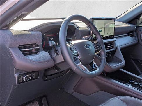 New 2026 Ford Explorer Platinum image 3