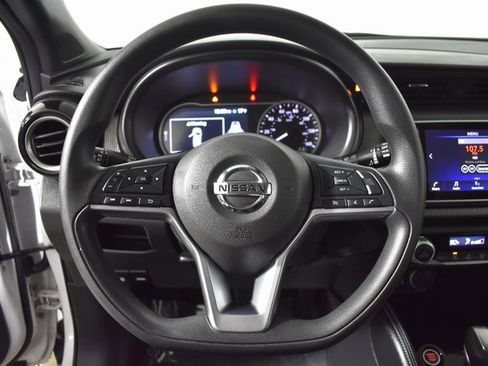 Used 2020 Nissan Kicks SV image 13