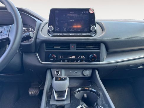 Used 2023 Nissan Rogue SV image 11