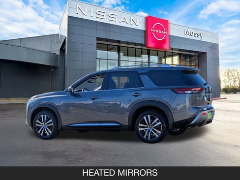 New 2025 Nissan Pathfinder Platinum image 5