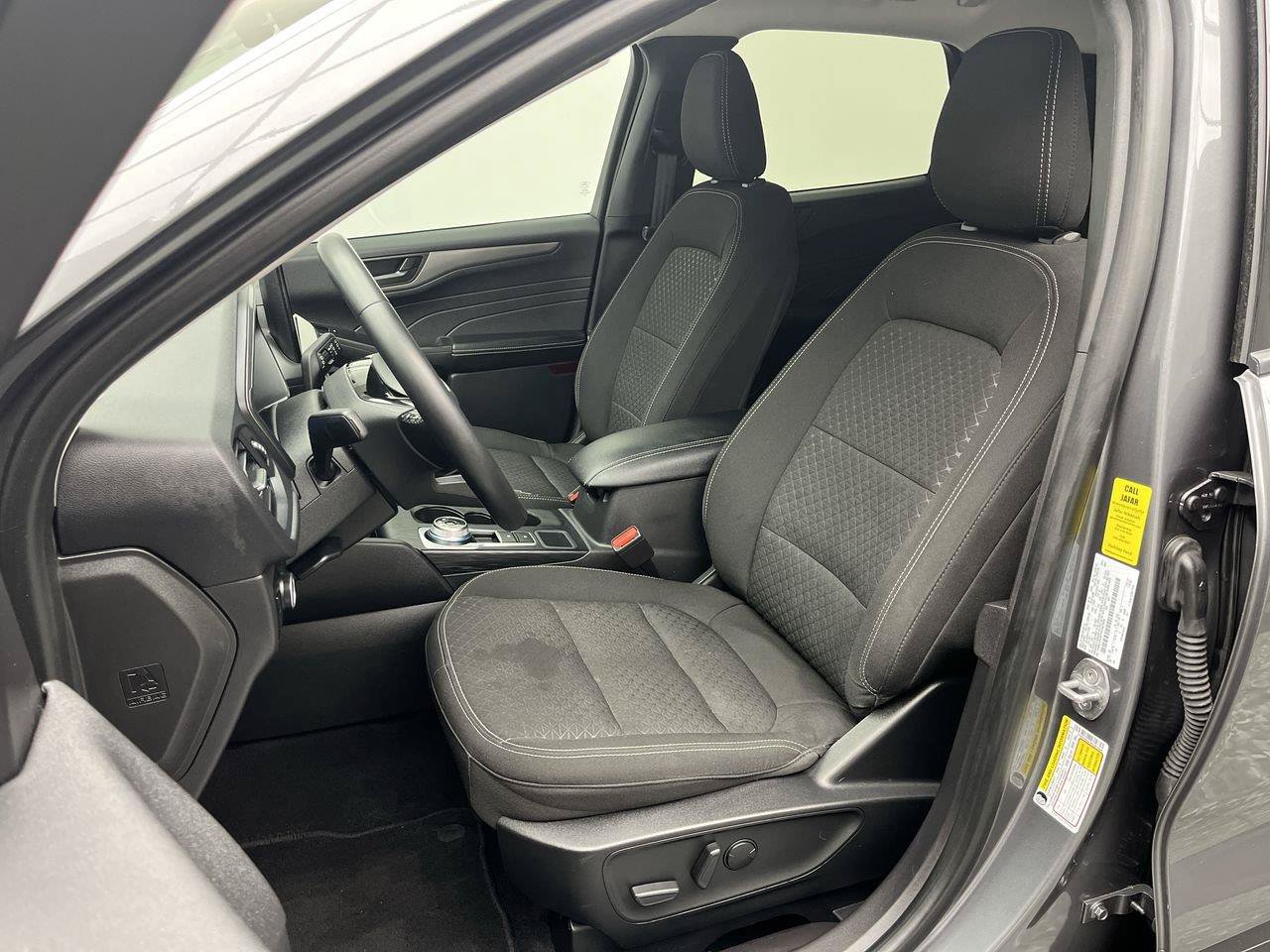 Used 2023 Ford Escape Active w/ Tech Pack #1 AWD/4WD image 10