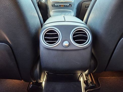 Used 2019 Mercedes-Benz GLC 300 image 17