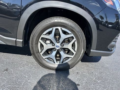 Used 2023 Subaru Forester Premium image 8