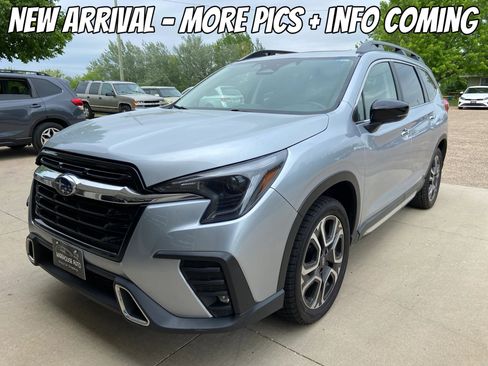 Used 2024 Subaru Ascent Touring AWD/4WD image 1
