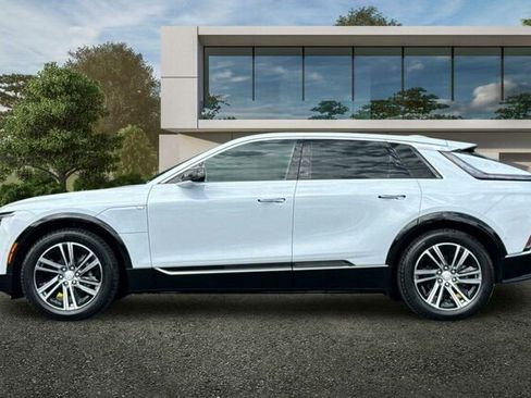 New 2026 Cadillac Lyriq Luxury image 7