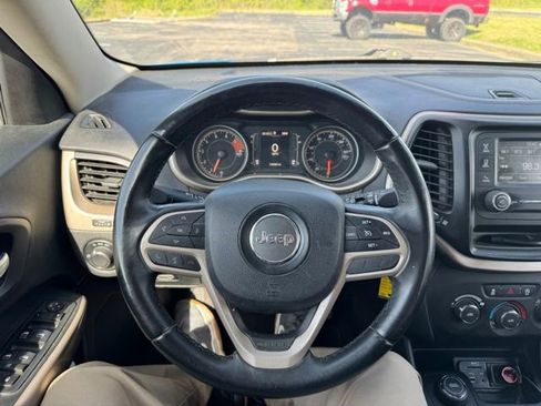 Used 2017 Jeep Cherokee Altitude image 13