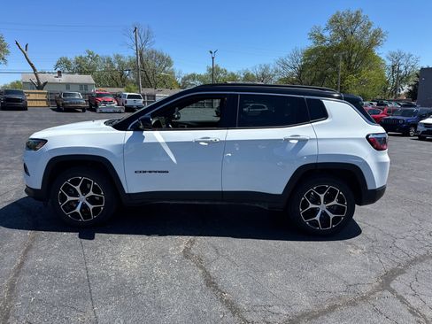 Used 2024 Jeep Compass Limited AWD/4WD image 3
