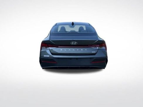 Used 2025 Hyundai Elantra Hybrid FWD image 4